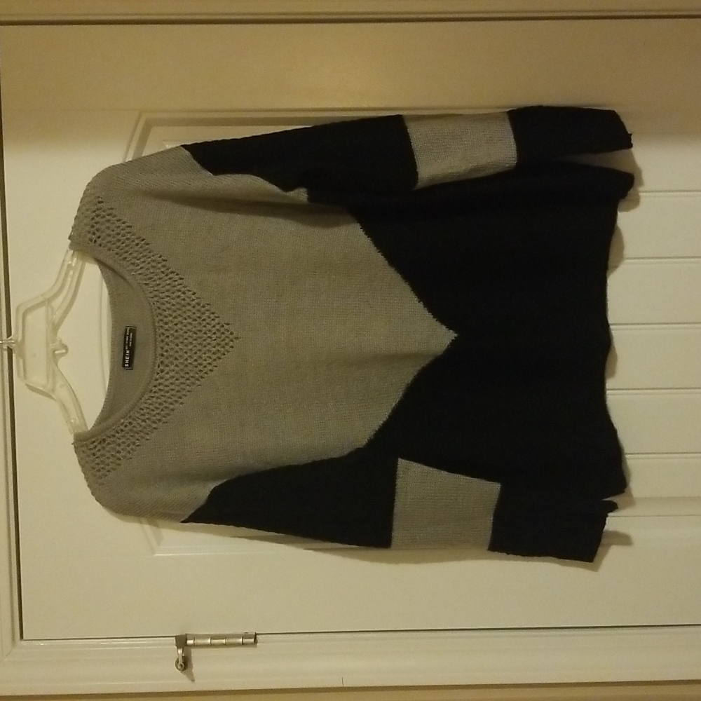 3/$15 Cute colorblock sweater